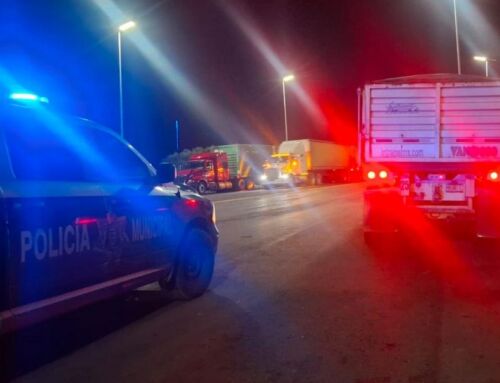 Auxilia Policía Estatal a operador de tractocamión y restablece condiciones de seguridad en Vetagrande