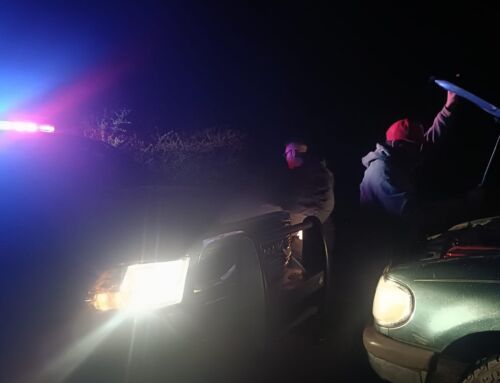 Responden Policía Estatal Preventiva y Policía Municipal al llamado de auxilio de un automovilista en Sombrerete