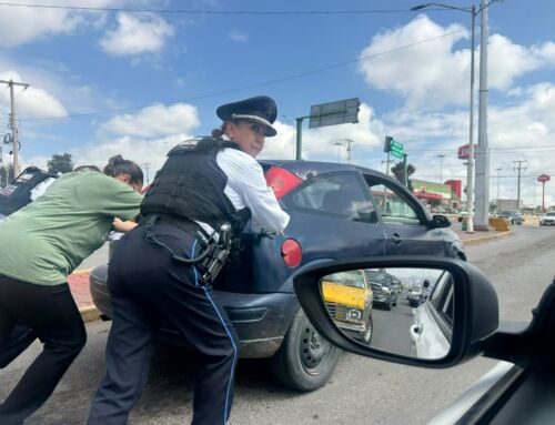 Auxilian a conductor ante falla mecánica en Fresnillo