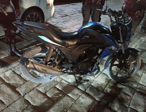 Aseguran Policía Estatal y Municipal motocicleta con reporte de robo en Fresnillo