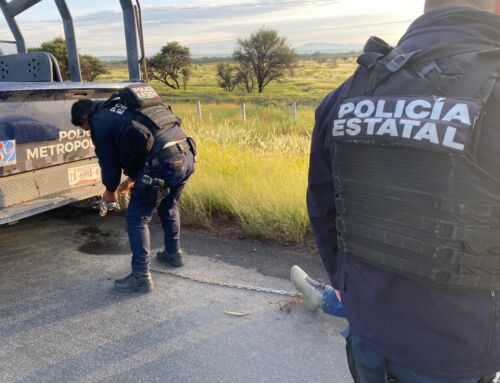 Auxilia la Policía Estatal a conductor que se quedó sin combustible en carretera federal 45