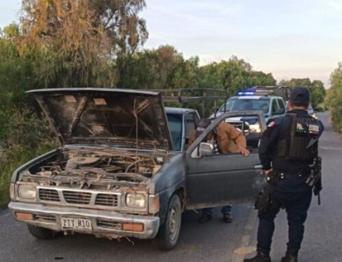 Brindan policías apoyo a conductores durante recorridos preventivos en Loreto y Apulco