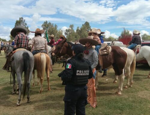 Brindan PEP y Policía Municipal seguridad durante cabalgata en Sombrerete