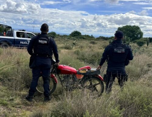 Aseguran motocicleta abandonada y con indicios de desvalijamiento en Pinos