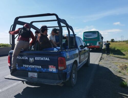 Auxilian policías estatales a 22 pasajeros y a un automovilista durante recorridos de vigilancia carretera