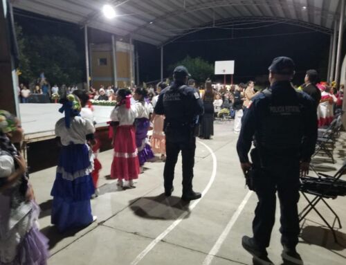 Acompañan con seguridad el 50 aniversario de una secundaria en Monte Escobedo