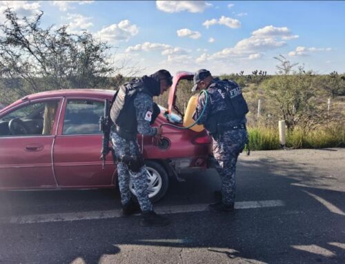 Auxilia Policía Estatal Preventiva a conductores en carreteras de Zacatecas